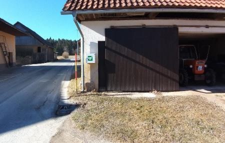 Postavitev Defiblilatorja v Zelšah 02 foto Boštjan Otoničar